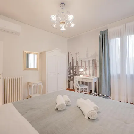公寓 Santo Stefano Palace 威尼斯