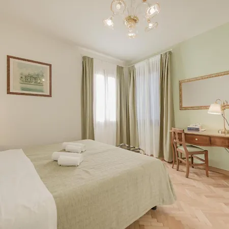 Santo Stefano Palace 公寓 *