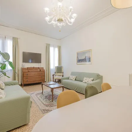 Santo Stefano Palace 公寓