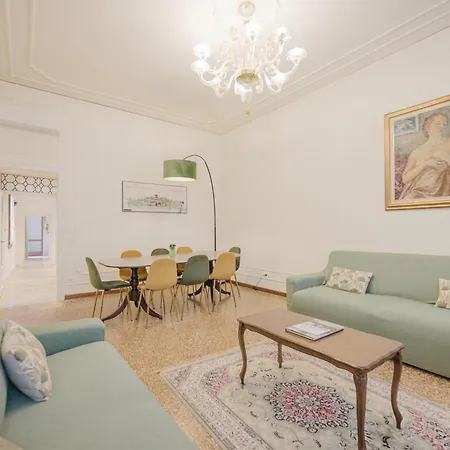 Apartment Santo Stefano Palace Venice