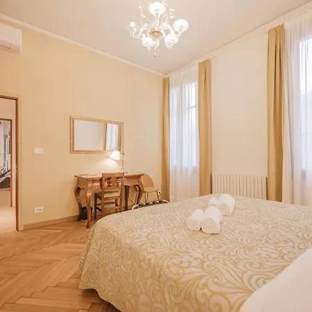 Apartment Santo Stefano Palace Venice