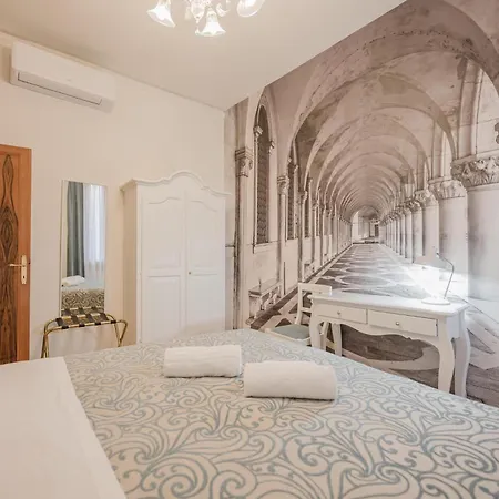 Santo Stefano Palace דירה *