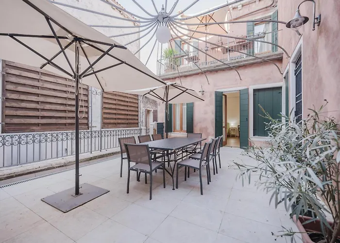 Santo Stefano Palace Lägenhet