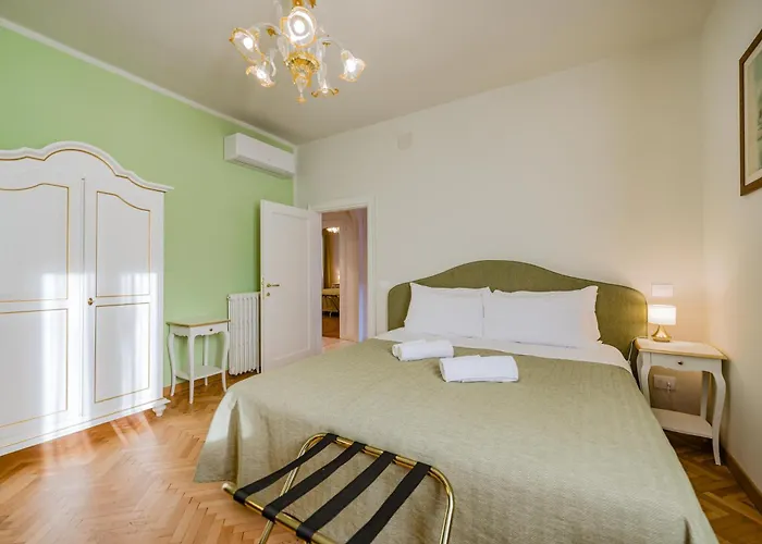 Santo Stefano Palace Daire